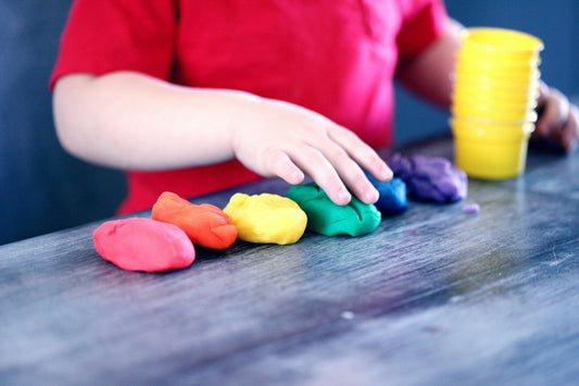 Zugang zu minimalverbalen autistischen Kindern finden – Interview mit Sarah Weber - TherAkademie