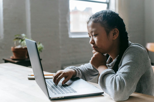 Onlinetherapie in der Logopädie: Was die Evidenz wirklich sagt - TherAkademie